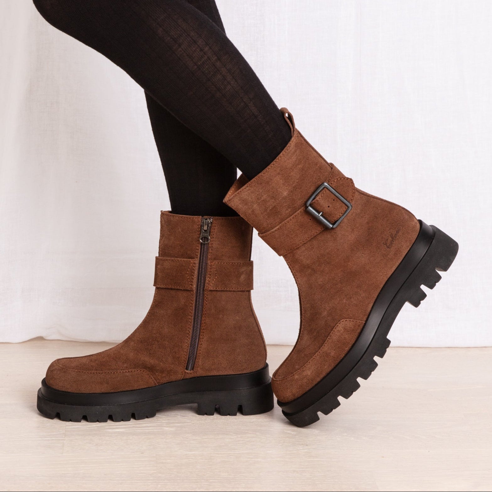 Cecile borwn suede boots on model Calou