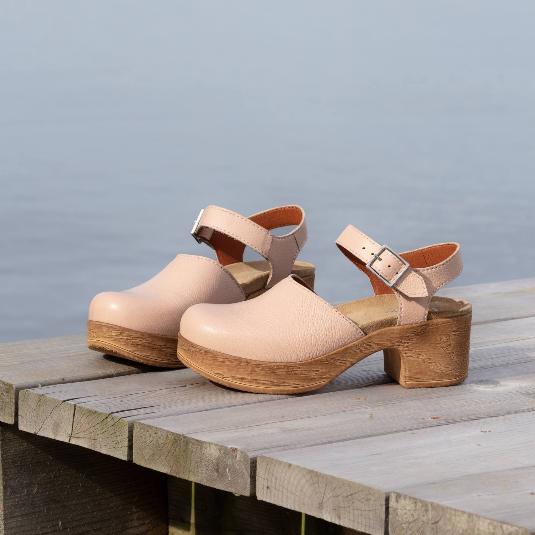 Dolores pink MaryJane clogs on pier Calou stockholm