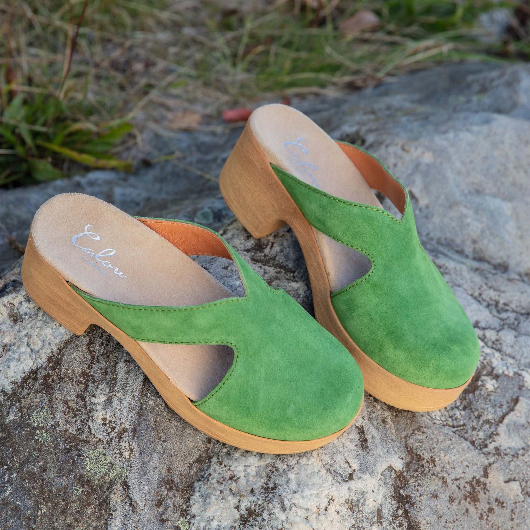 Eivor green suede clogs on stone Calou Stockholm