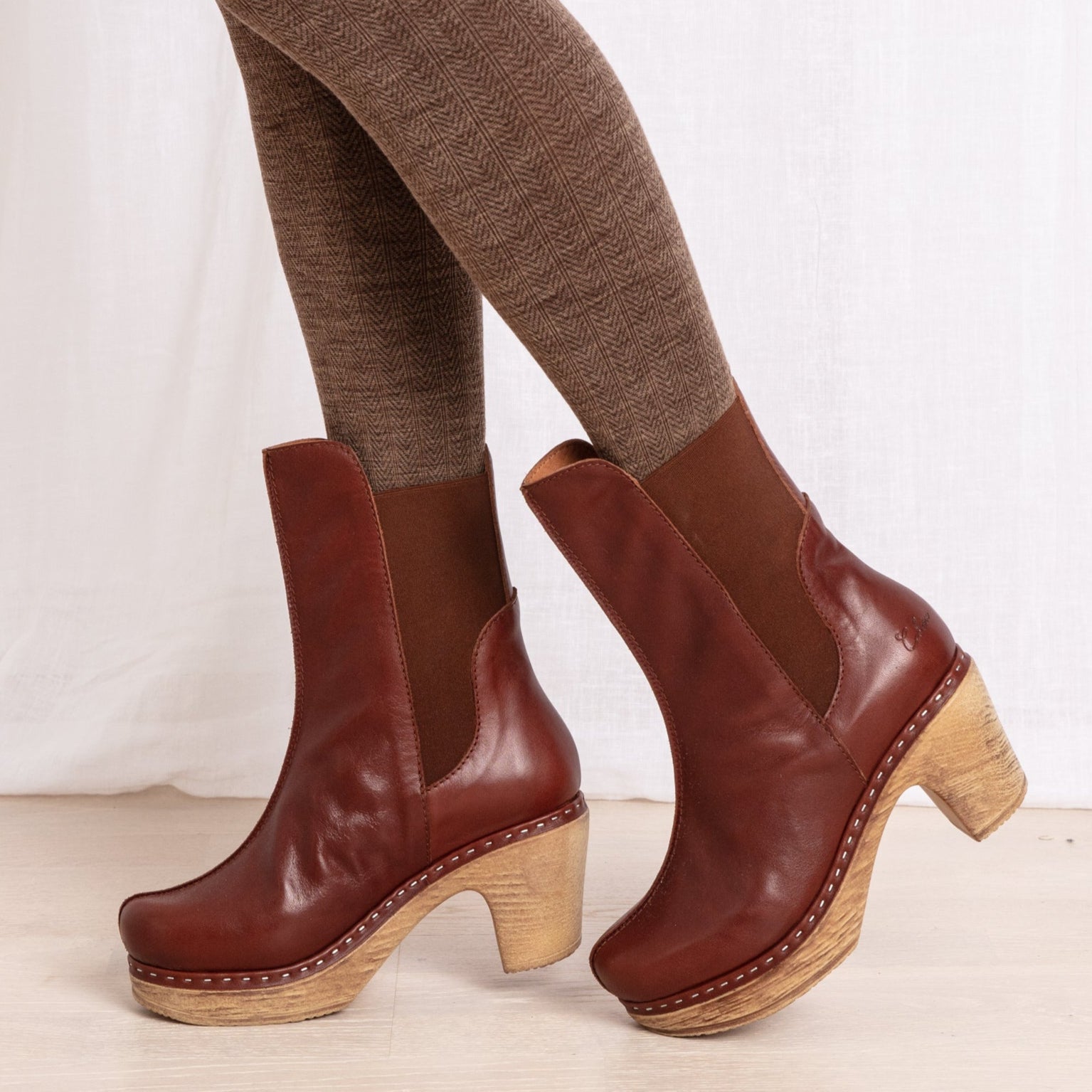 Leia cognac leather clog boots on model Calou