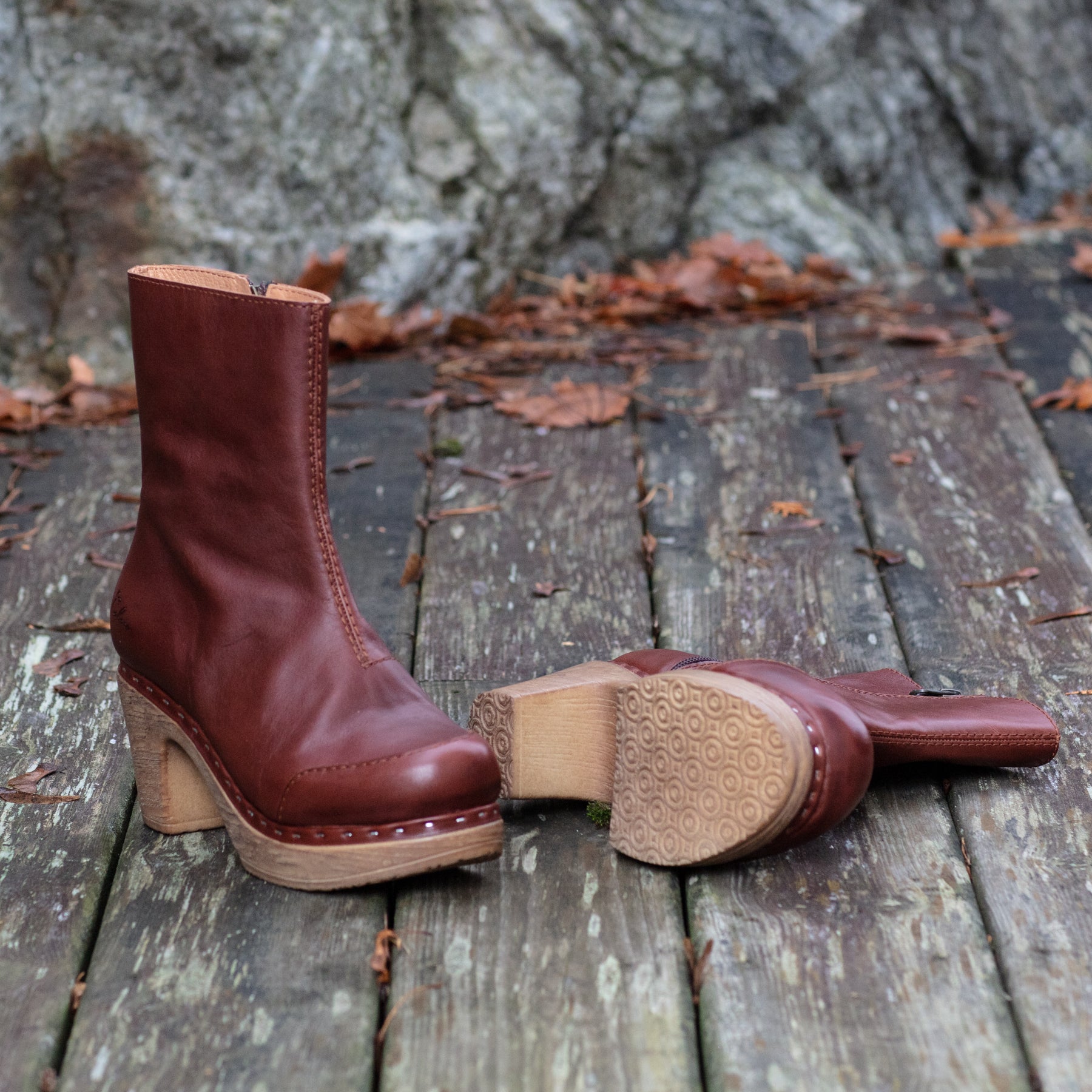 Milly cognac leather clog boots on woodplanks Calou