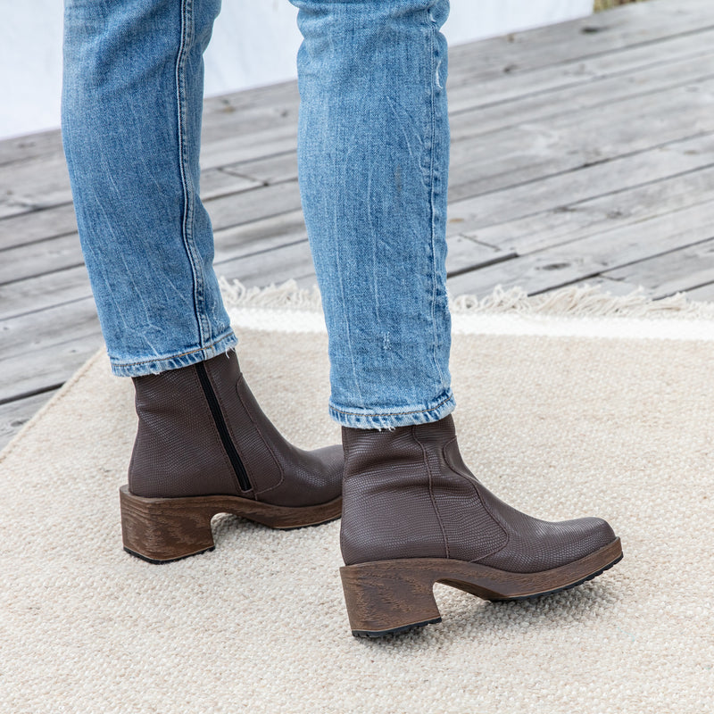 Calou- square toe brown boots on model