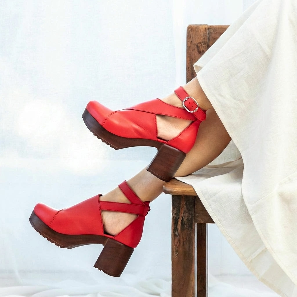 Calou Red clogs with brown soles on flexible cushioned soles with woodlike effect