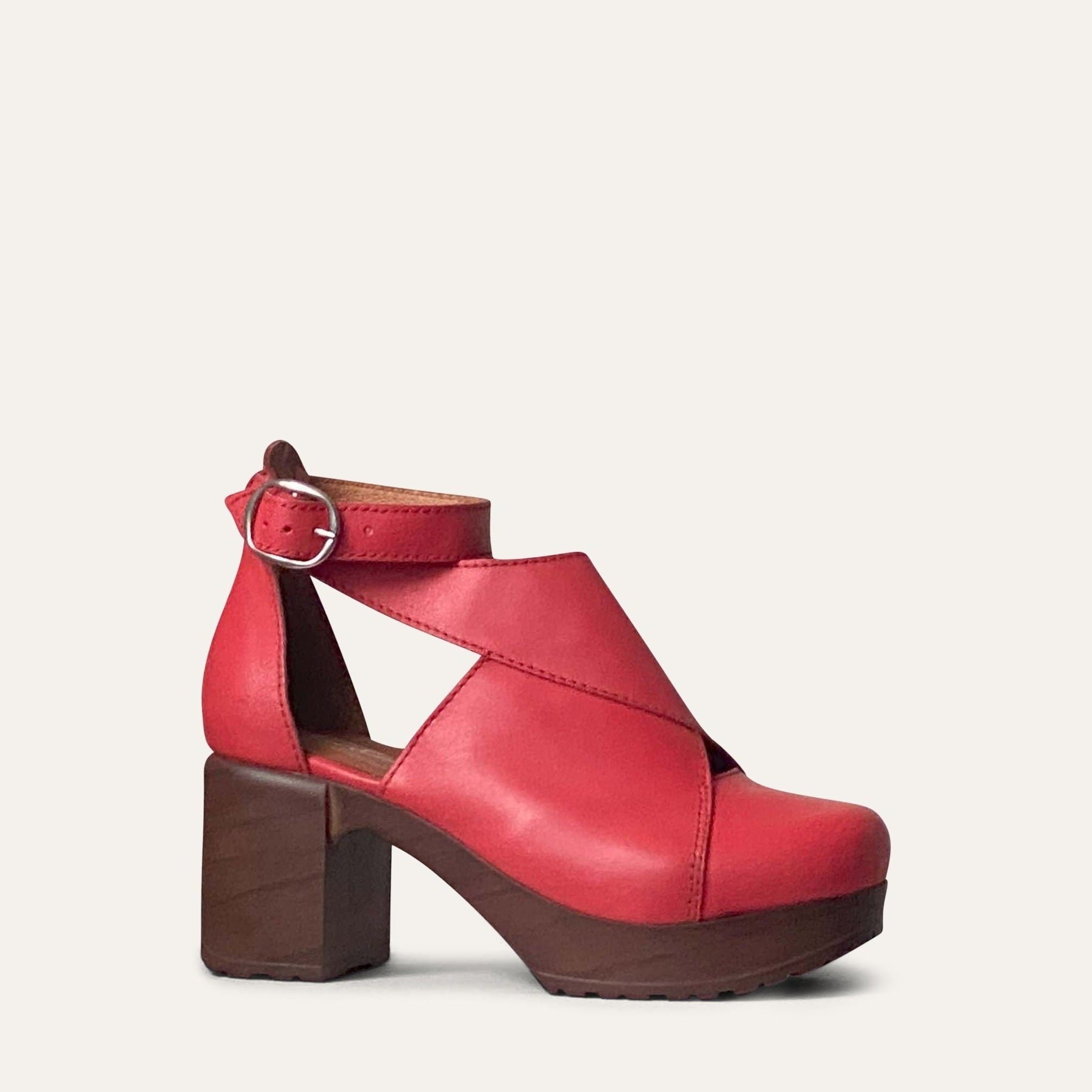 Bea red leather clog Calou stockholm