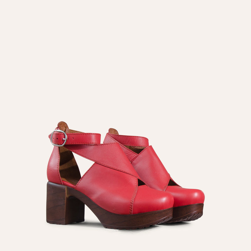 Bea red leather clog shoe Calou Stockholm