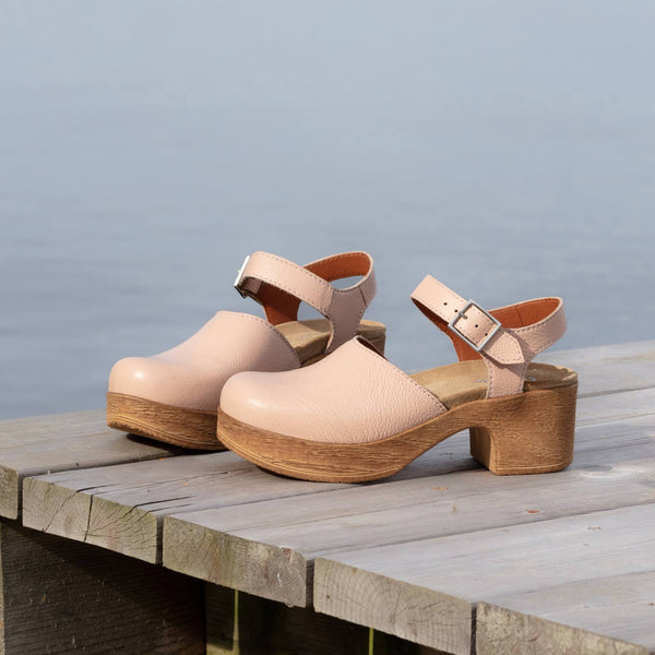 Dolores pink clog on pier