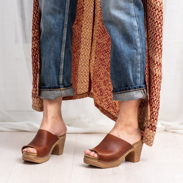 Frida brown leather clog sandal on model calou stockholm