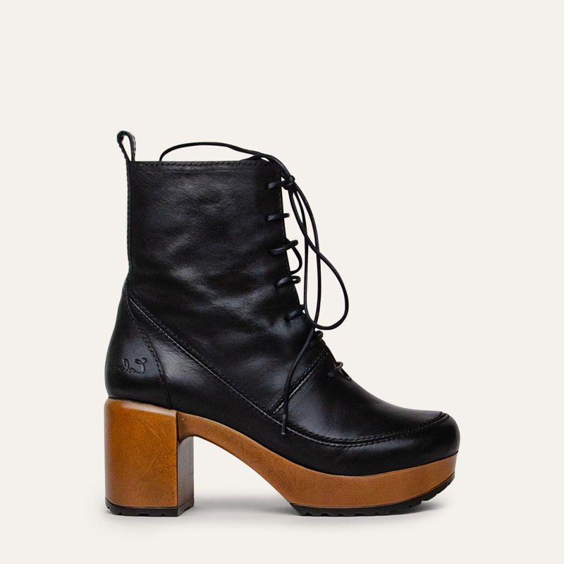 Greta black leather boot calou stockholm