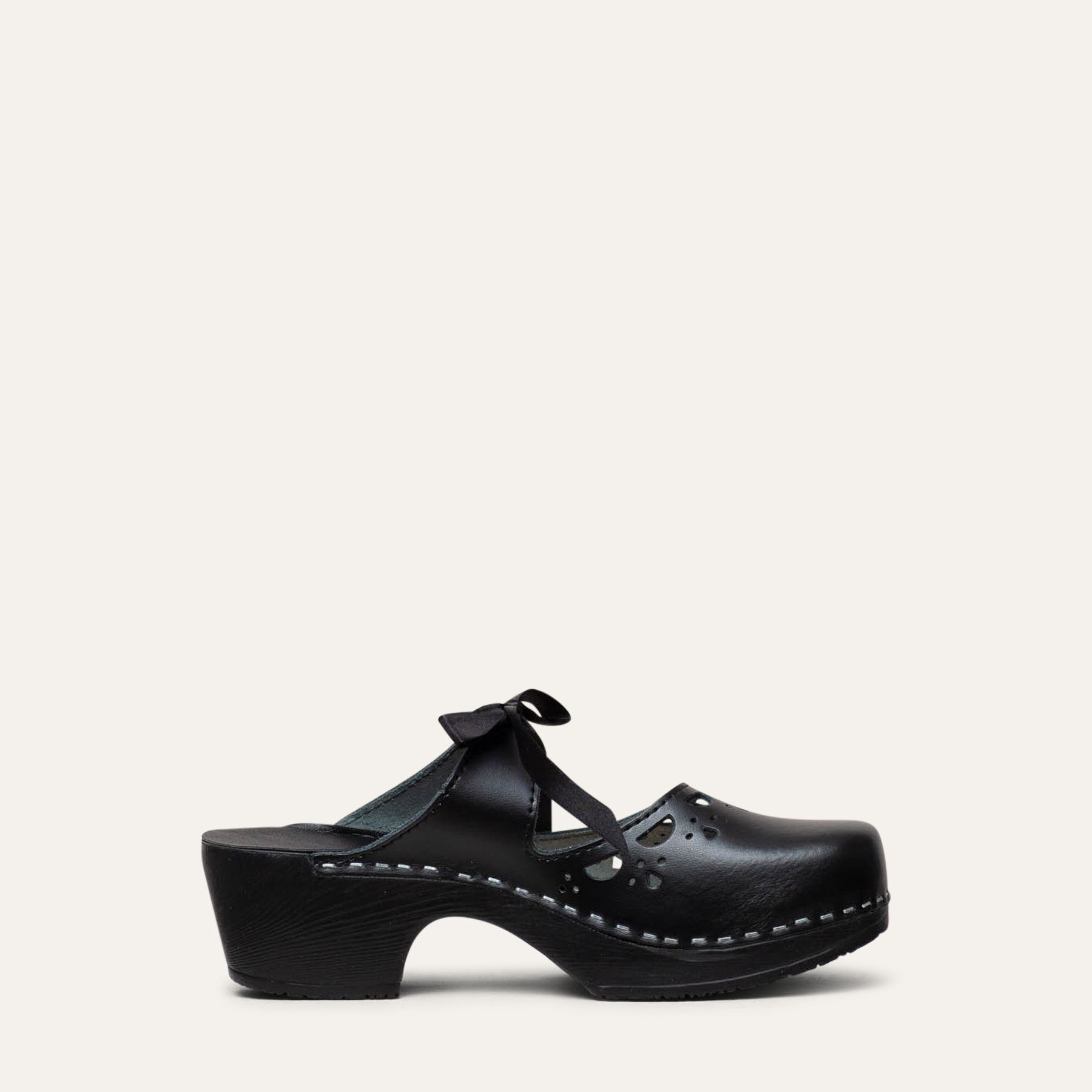 Knyta black leather clog calou stockholm