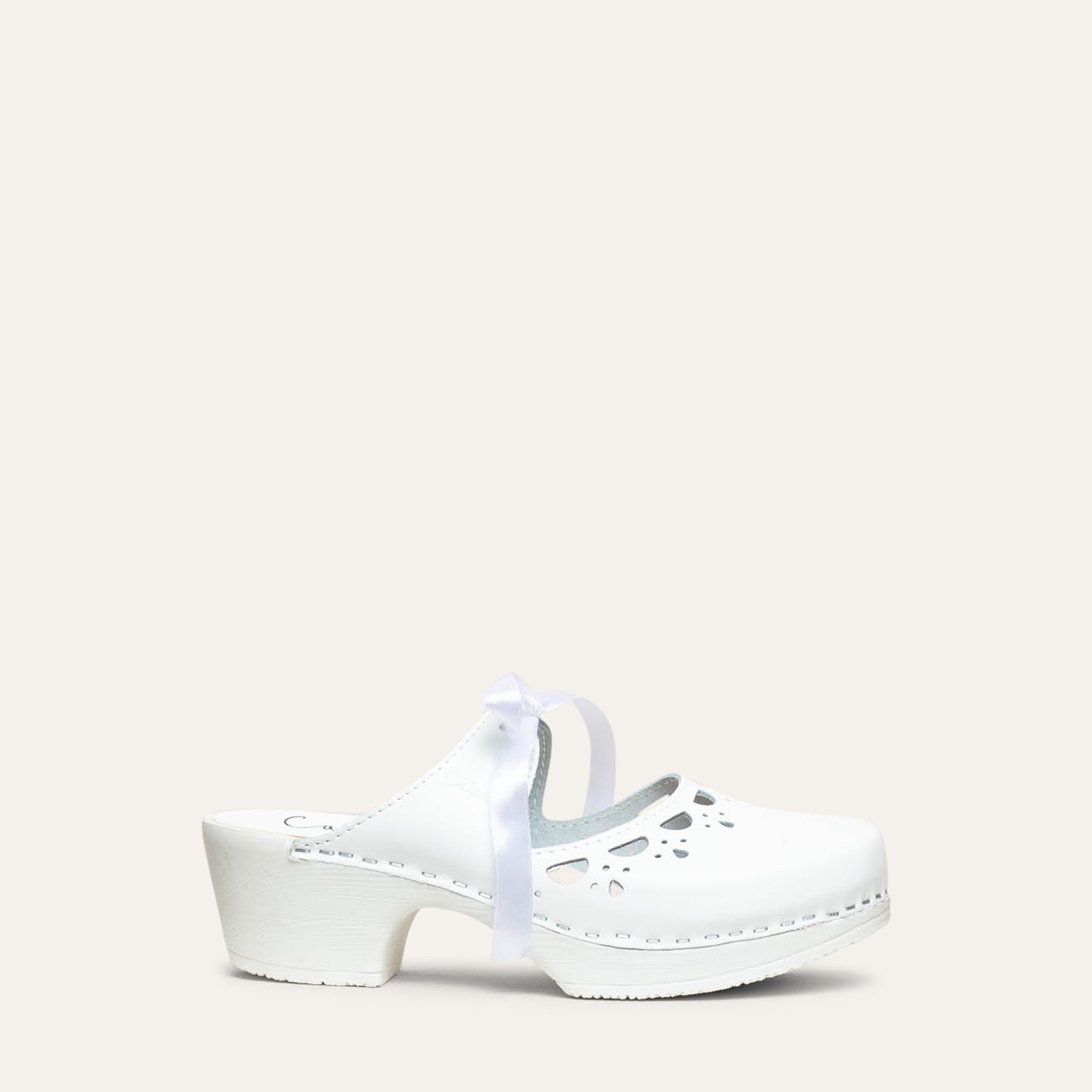 Knyta white leather clog calou stockholm