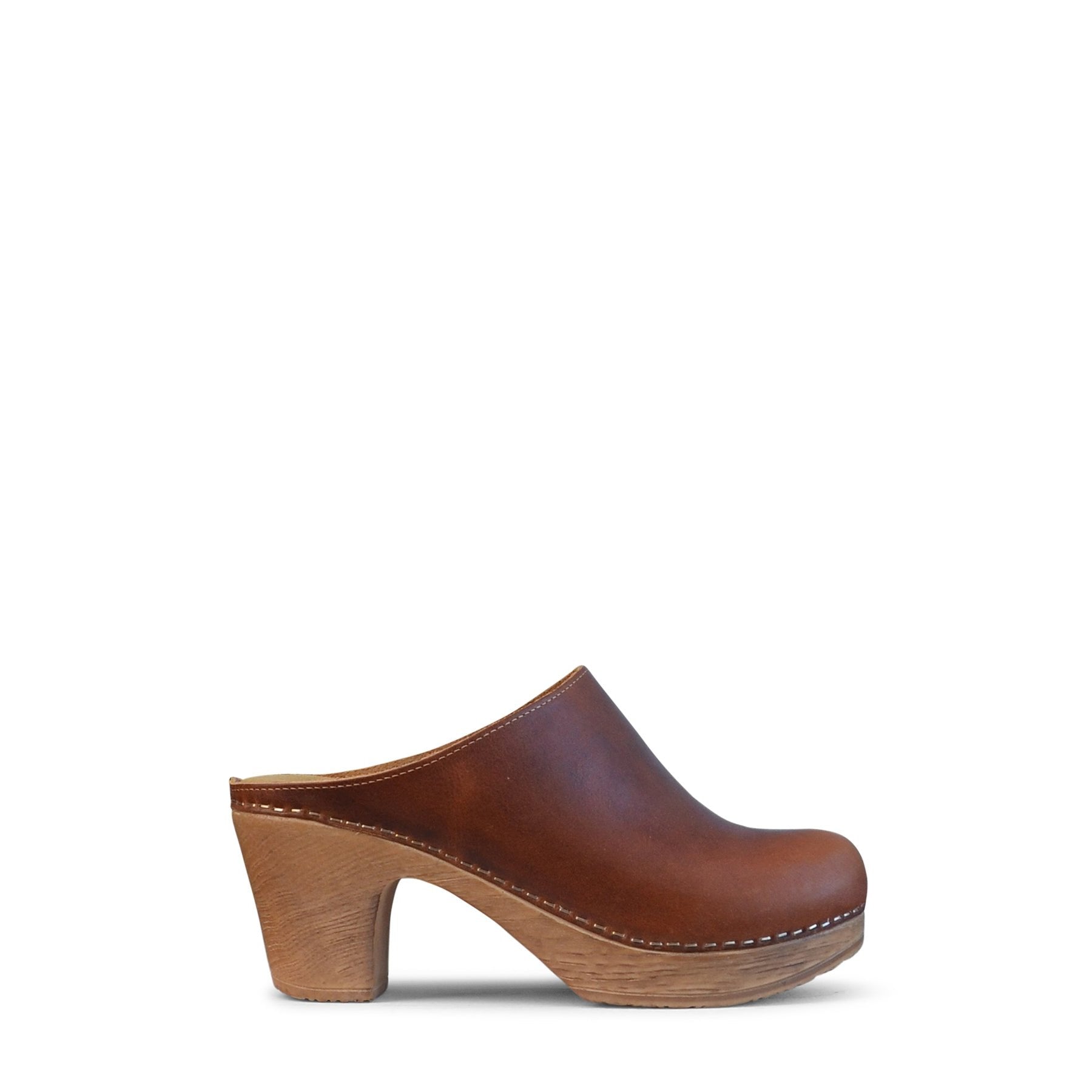 Calou Lisa brown leather clog on flexible sole