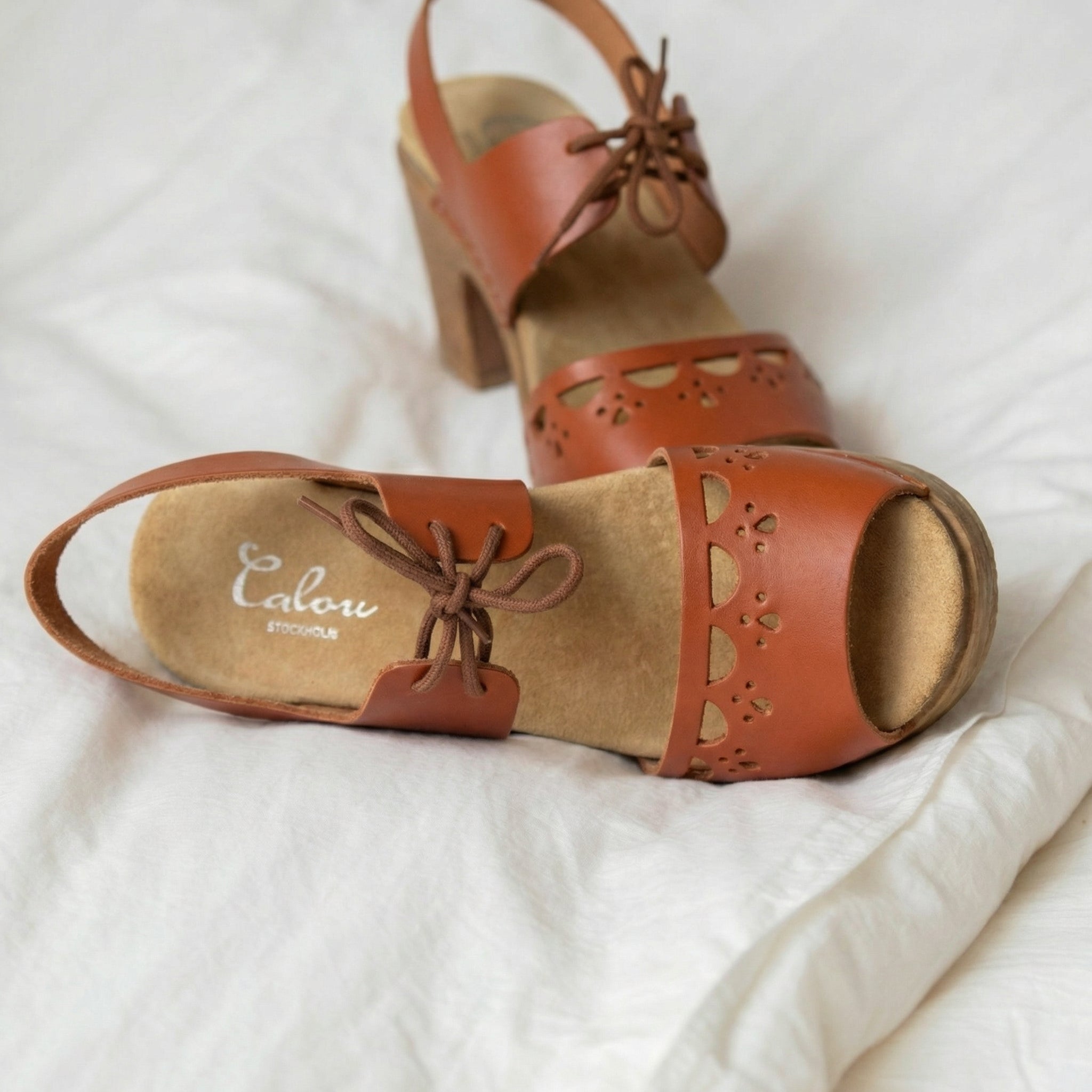 Calou Notty Pair of rust sandals with flexible soft soles 