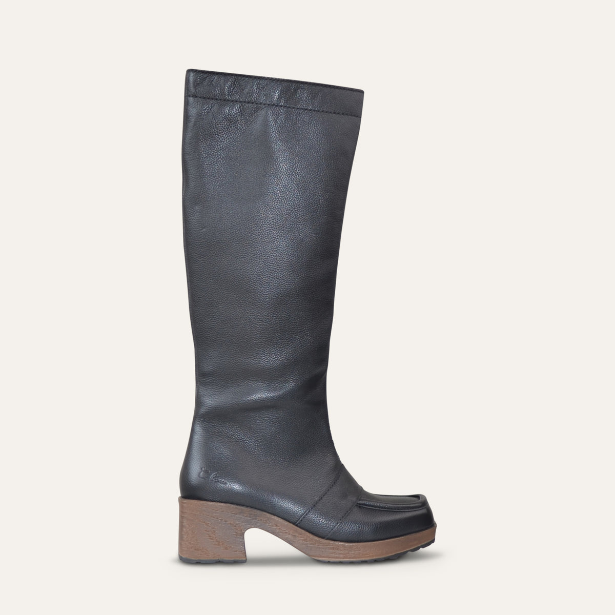 Calou Maria knee-high clog boot in black grained leather with wooden-look heel, side view
