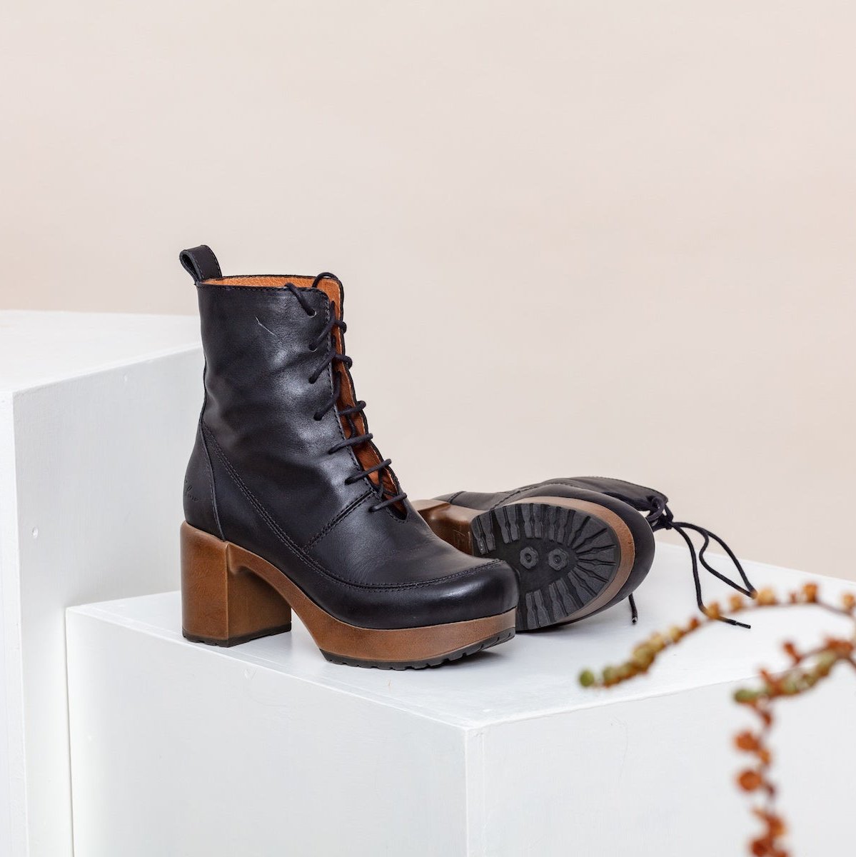 Calou Stockholm Greta Black leather lace up clog boot